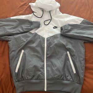 Nike windbreak small for girl or guy
